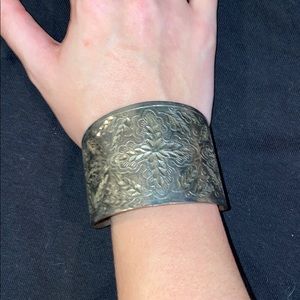 Thick silver bangle